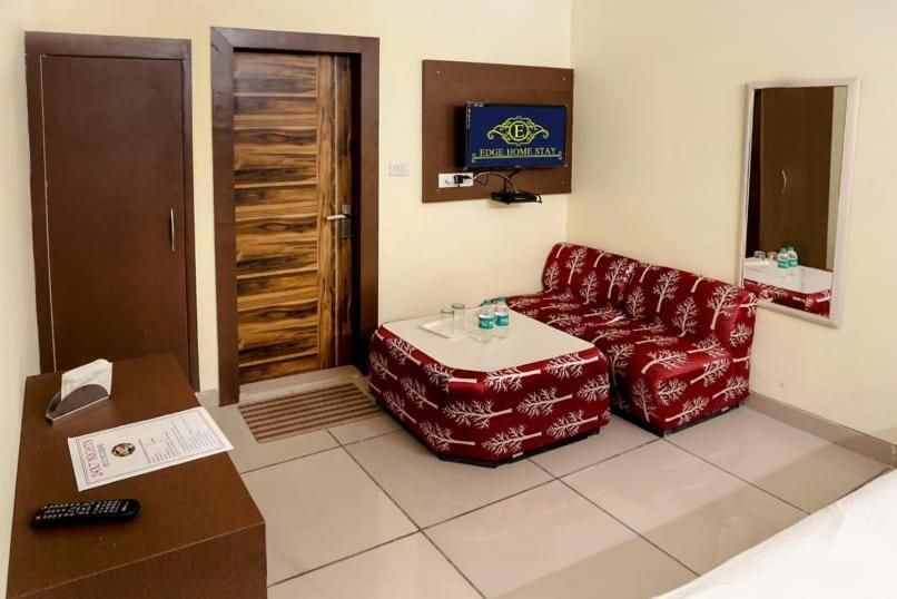 Airport Hotel Edge Home Stay Neu-Delhi Exterior foto