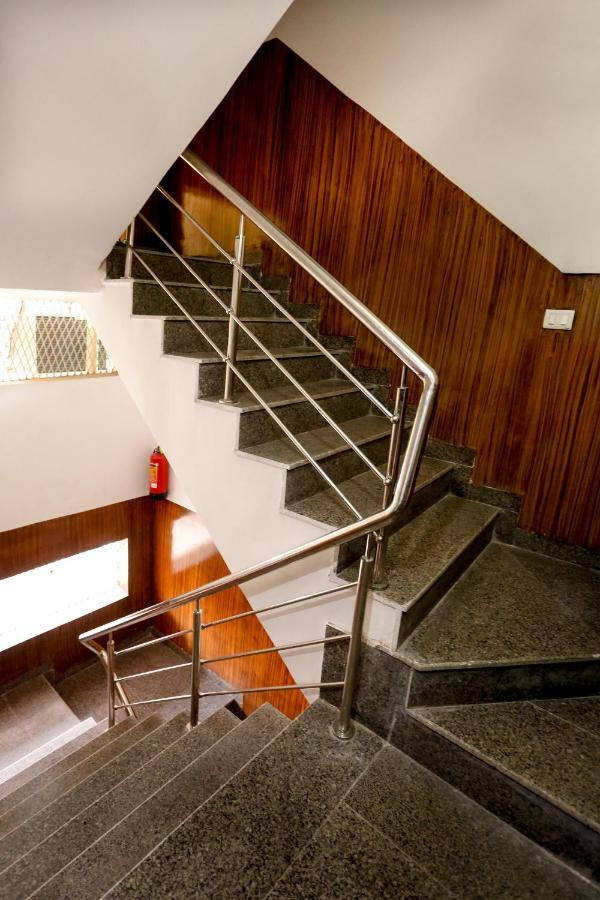 Airport Hotel Edge Home Stay Neu-Delhi Exterior foto